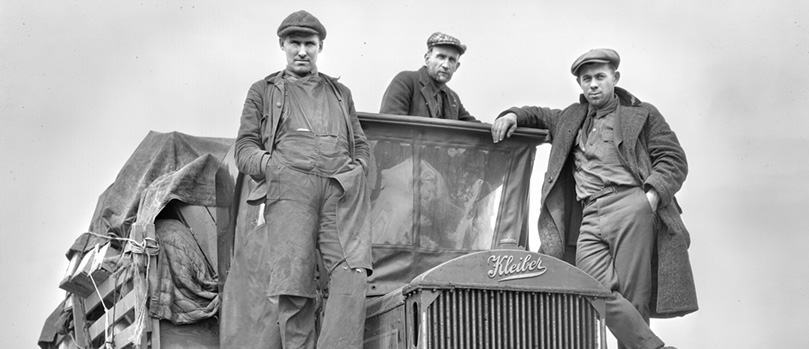 Portland historical photo of delivery drivers with truck